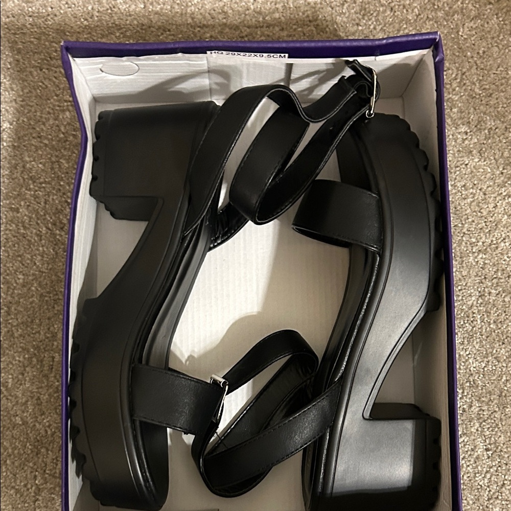 TOP Moda Black Platform Sandals